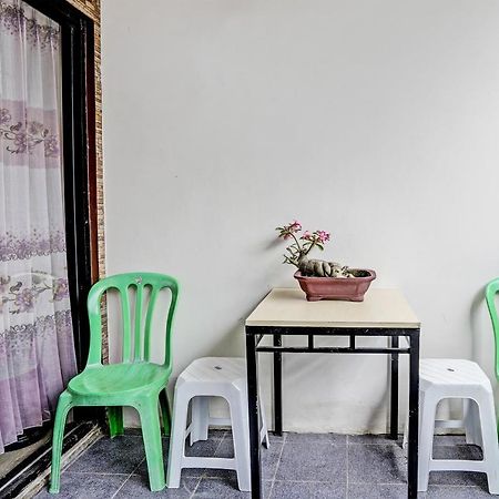 Oyo 92435 Sunlo Cozy Home Family Homestay Syariah 泗水 外观 照片