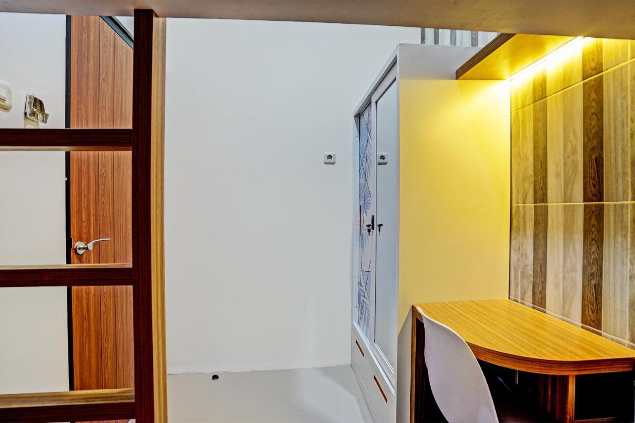 Oyo 92435 Sunlo Cozy Home Family Homestay Syariah 泗水 外观 照片