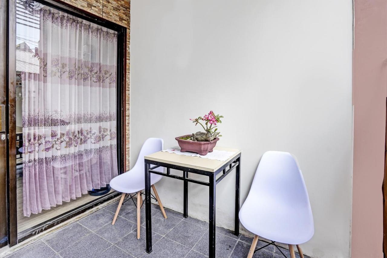 Oyo 92435 Sunlo Cozy Home Family Homestay Syariah 泗水 外观 照片