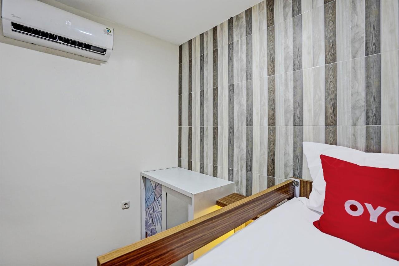 Oyo 92435 Sunlo Cozy Home Family Homestay Syariah 泗水 外观 照片