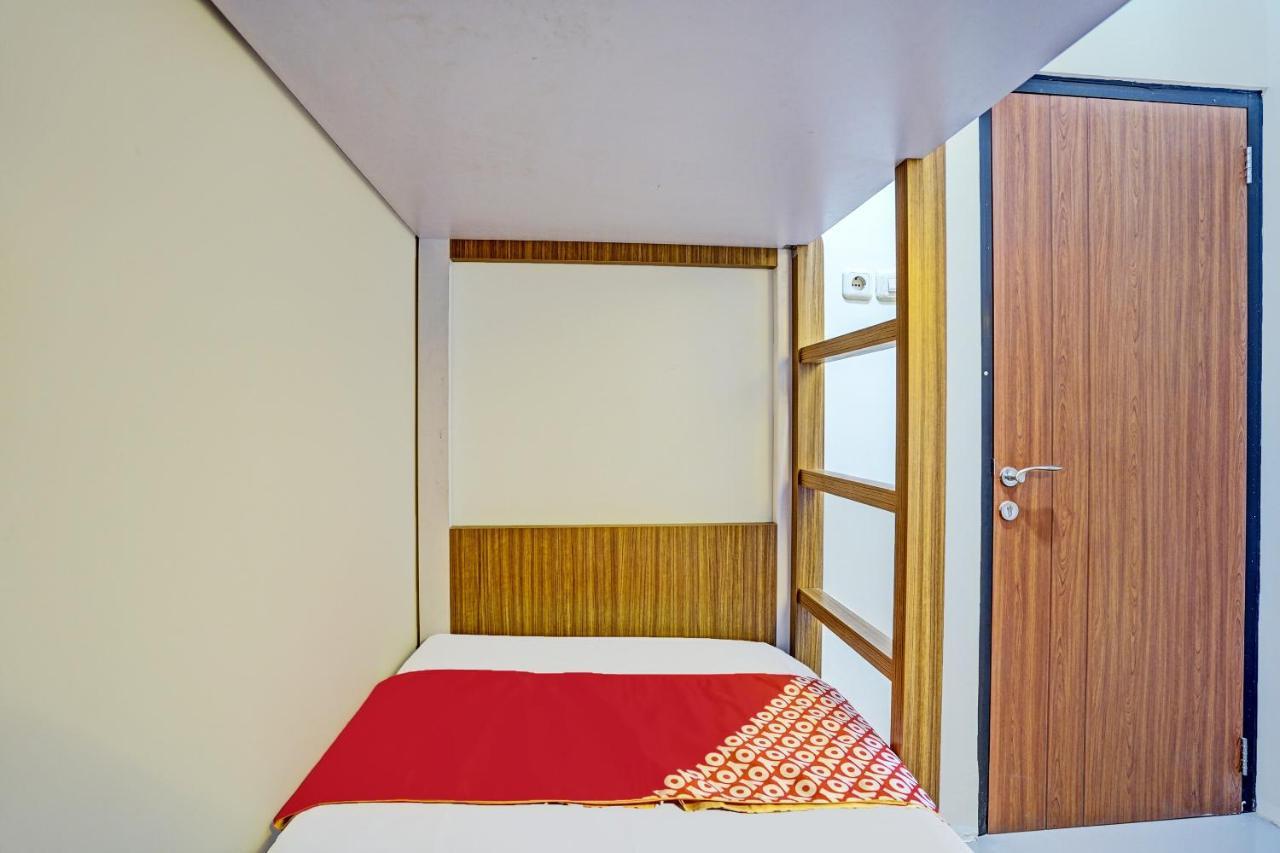 Oyo 92435 Sunlo Cozy Home Family Homestay Syariah 泗水 外观 照片