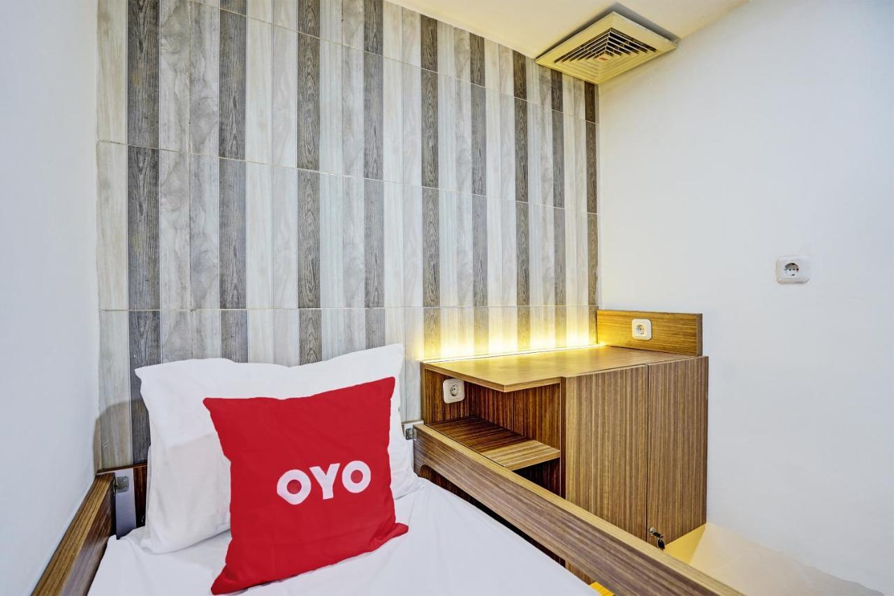 Oyo 92435 Sunlo Cozy Home Family Homestay Syariah 泗水 外观 照片