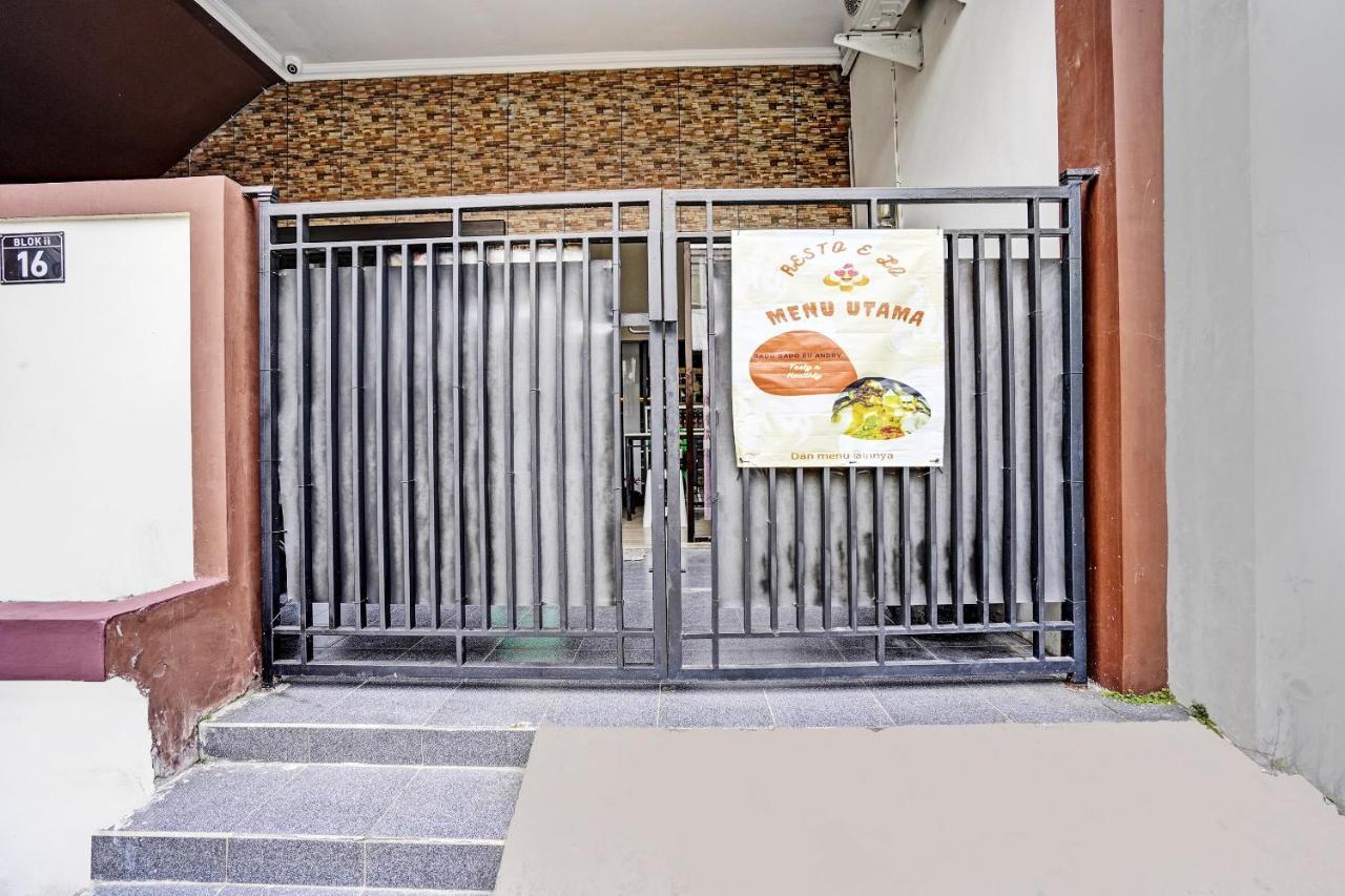 Oyo 92435 Sunlo Cozy Home Family Homestay Syariah 泗水 外观 照片