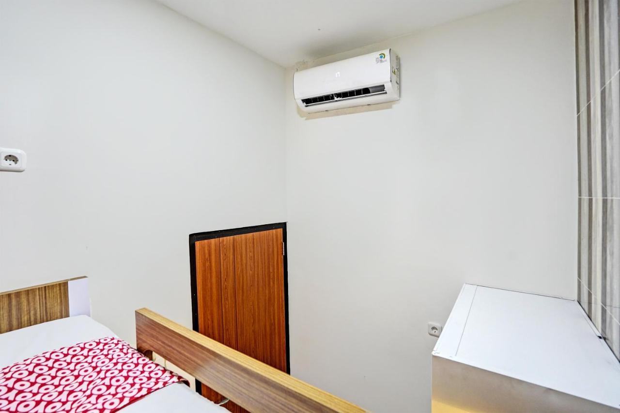 Oyo 92435 Sunlo Cozy Home Family Homestay Syariah 泗水 外观 照片