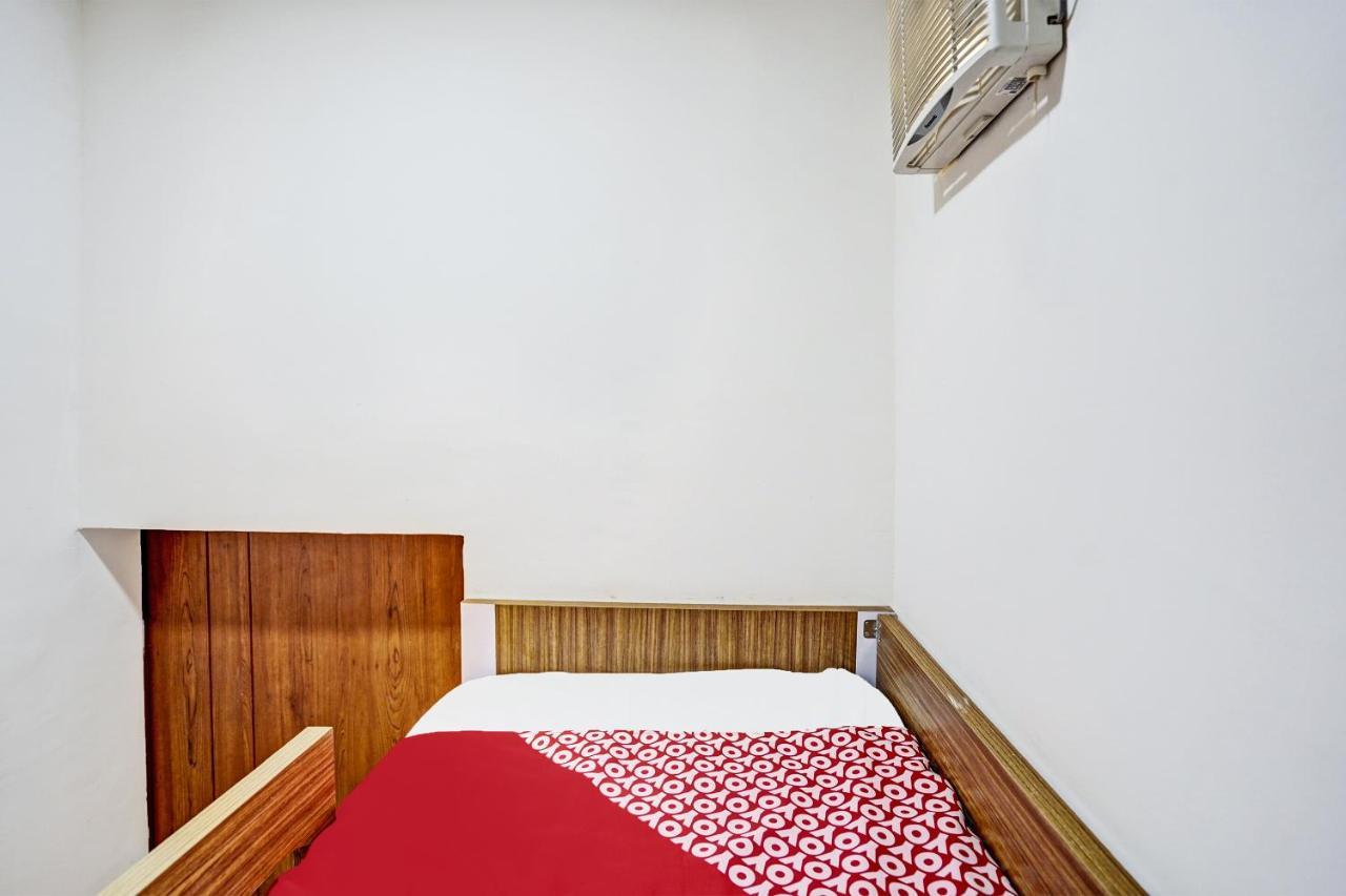 Oyo 92435 Sunlo Cozy Home Family Homestay Syariah 泗水 外观 照片