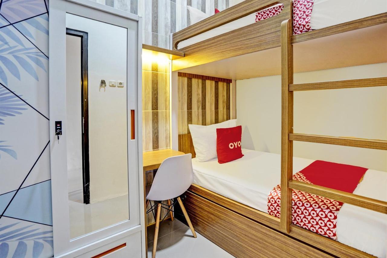 Oyo 92435 Sunlo Cozy Home Family Homestay Syariah 泗水 外观 照片