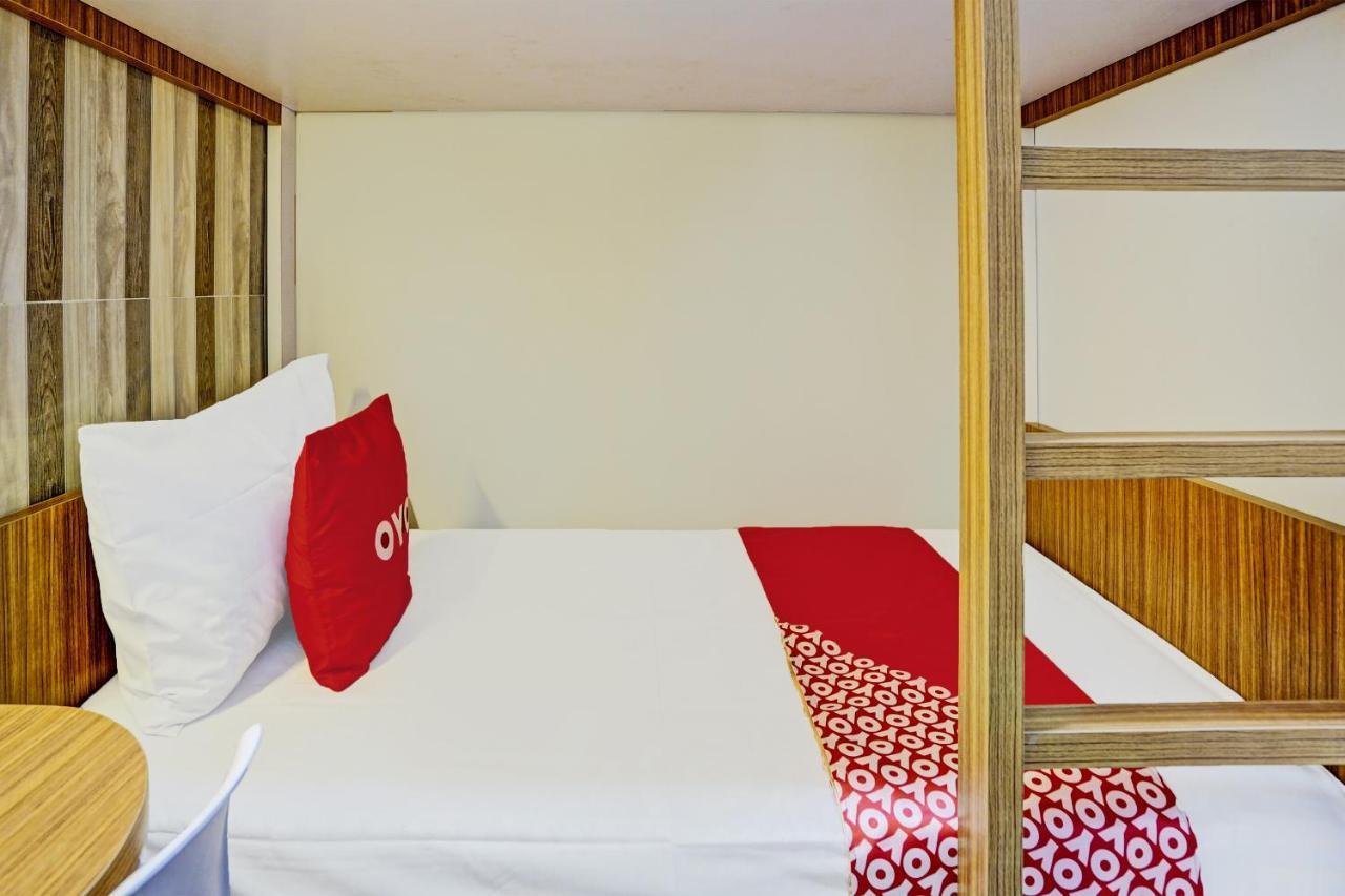 Oyo 92435 Sunlo Cozy Home Family Homestay Syariah 泗水 外观 照片